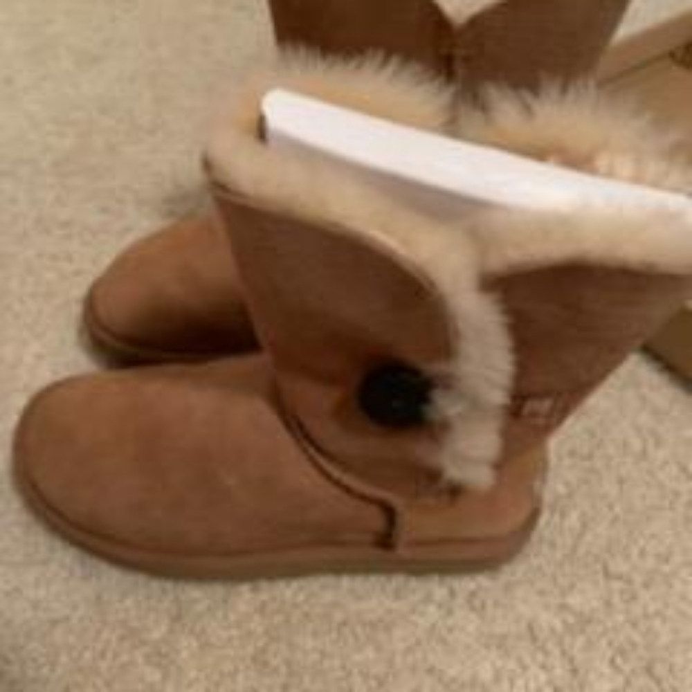 Size 8 EUC chestnut Ugg boots